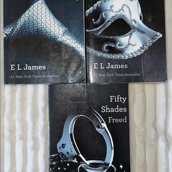 Fifty shades of gray bundle books - Picture 2 of 2